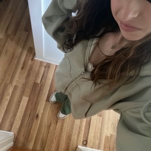 Meet your Posher, Carli